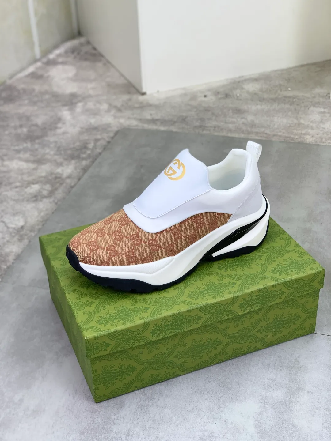 Men's Men's Shoes P440 💰[New Style] 🆘 The latest model from Gucci's official website🎁Classic casual and fashionable men's shoes👟Hot style💥The style is simple and elegant, exclusive for trendy men. Unique official website latest brand elements👑Gucci original decoration, fashionable and generous, the fabric is made of original soft calfskin➕Comfortable soft sheepskin lining ✅The official website specifies wear-resistant foam outsole_full of elasticity, classic model taken in real life🎬Color: 2️⃣colors optional😍Number: 38-44